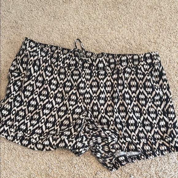 Old Navy Pants - Stylish Black and tan Women's Shorts